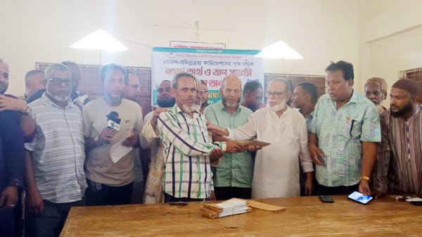 কুলাউড়ার অসহায় মানুষের মধ্যে প্রবাসী বিএনপি নেতার নগদ অর্থ বিতরন