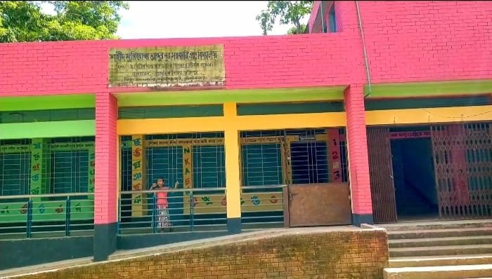 জুড়ীতে সরকারি প্রাথমিক বিদ্যালয়গুলোতে শিক্ষকদের দায়িত্বহীনতার চিত্র ধরা পড়েছে’,